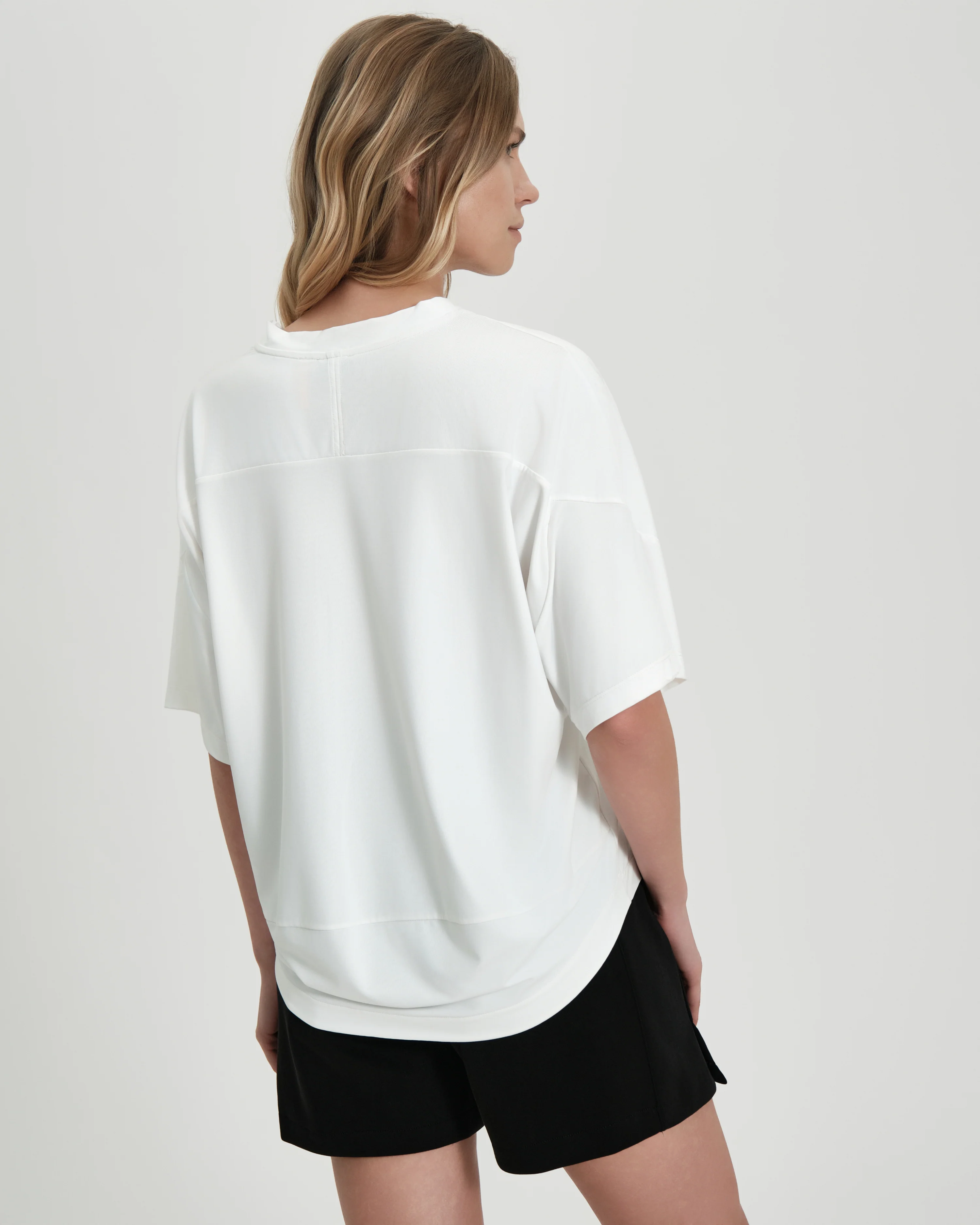 T-shirt donna Suns Calcedonia con scollo a V - Image 10