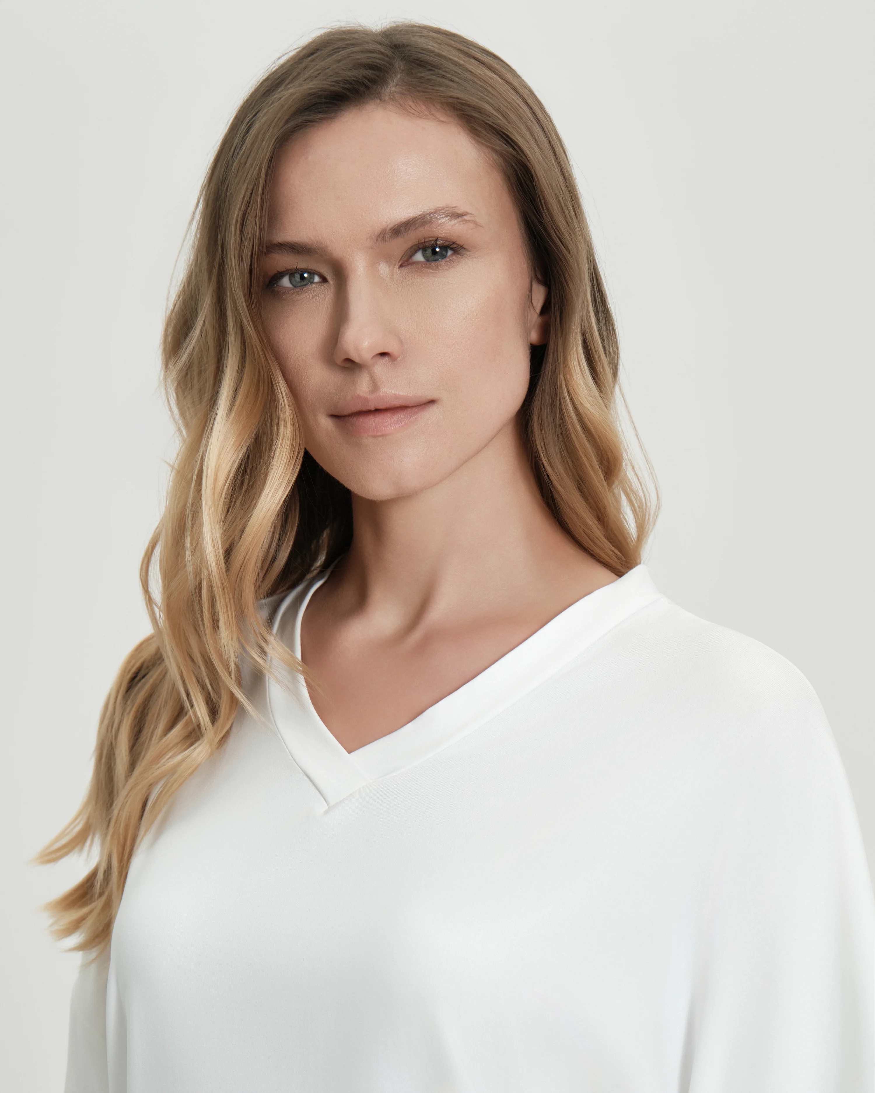T-shirt donna Suns Calcedonia con scollo a V - Image 4