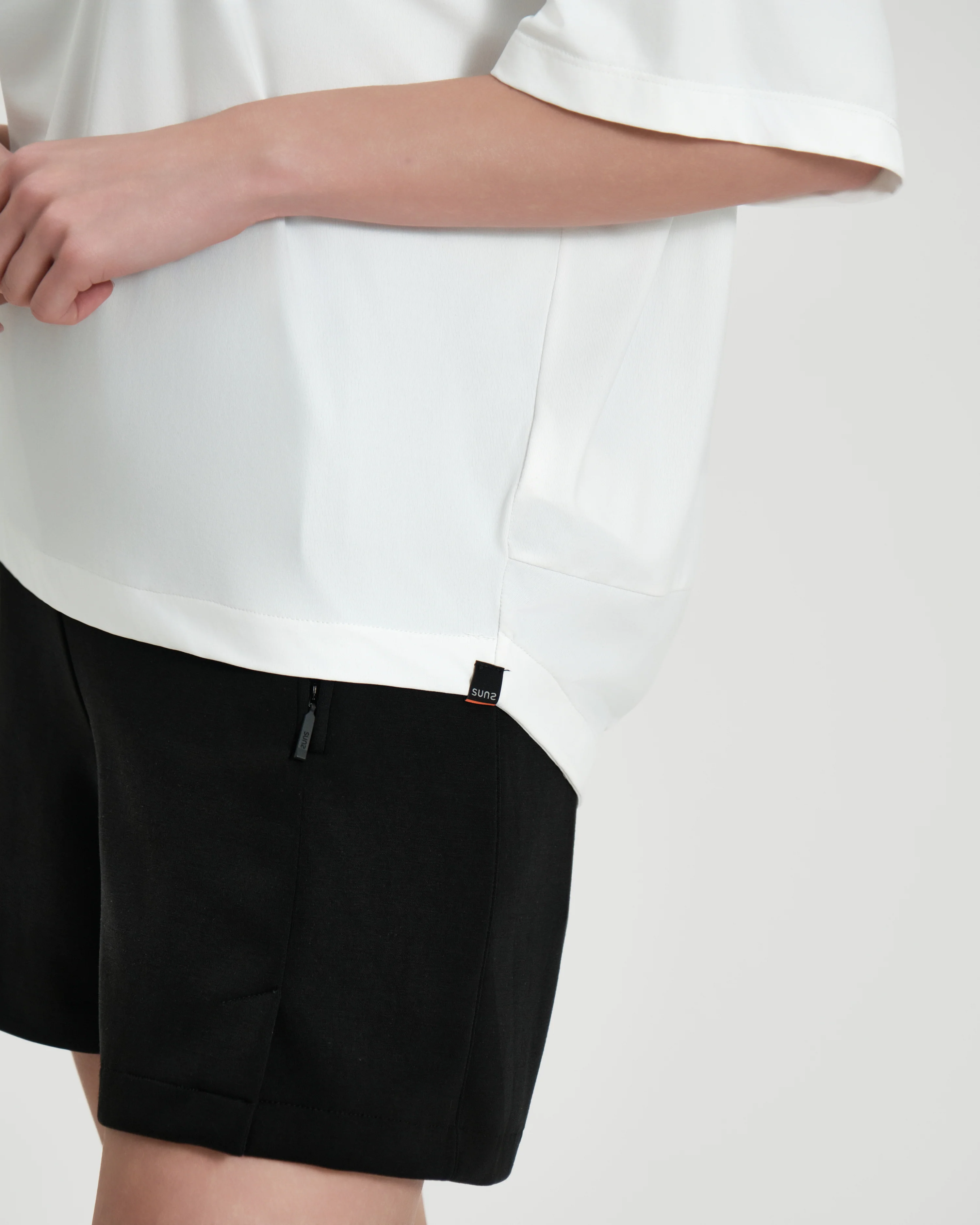 T-shirt donna Suns Calcedonia con scollo a V - Image 5