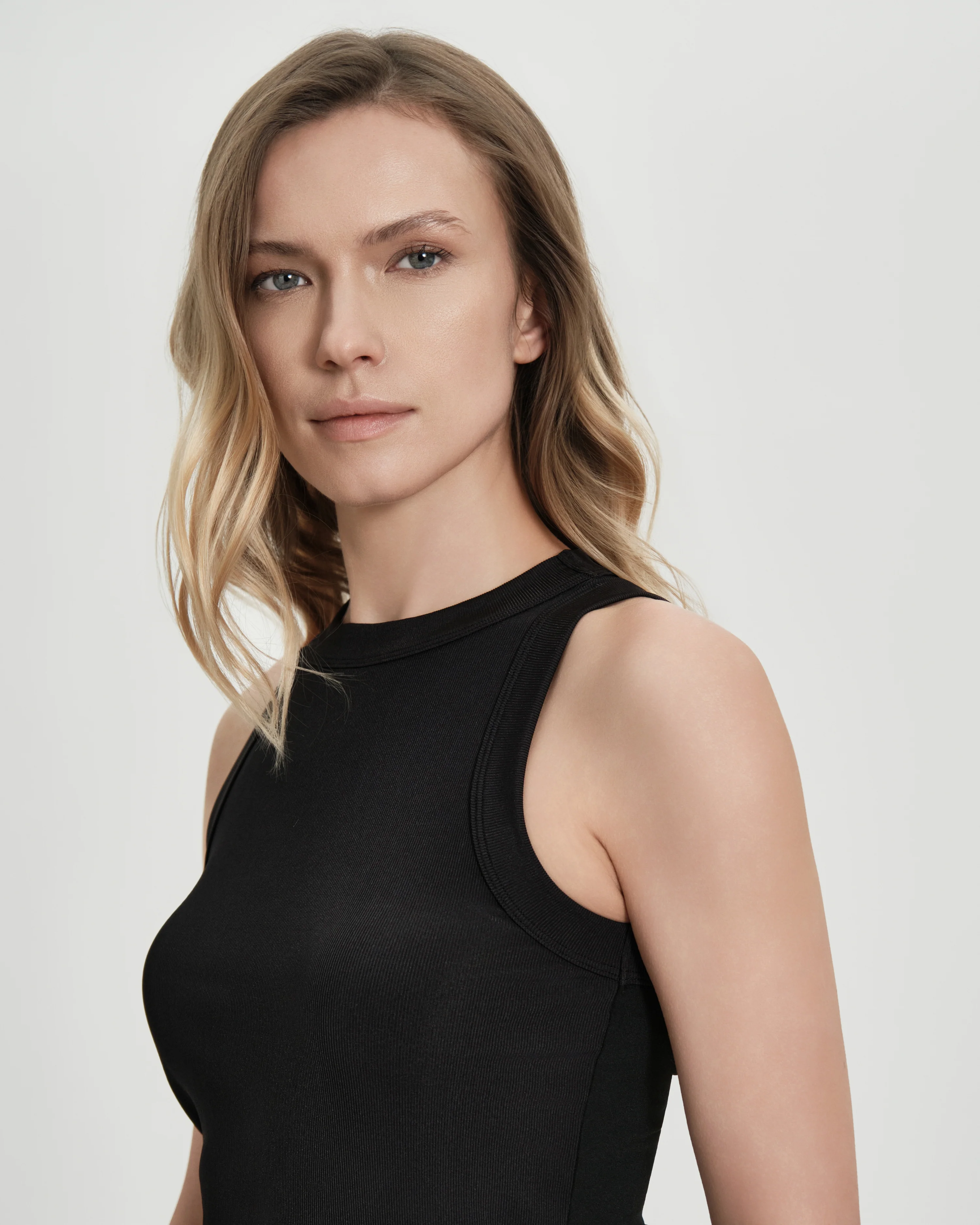 Top donna SUNS Oro smanicato in tessuto tecnico - Image 5